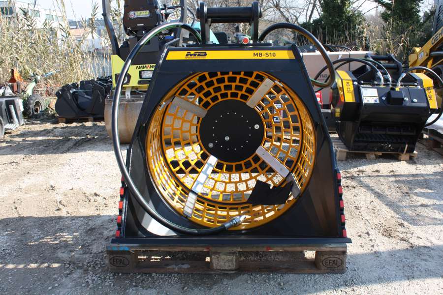 Noleggio Benna vagliante MB-S10 S4 13 benna vagliatrice Mb S10 03