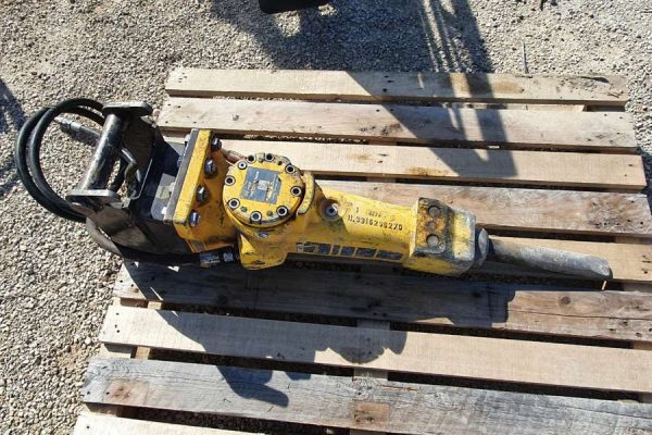 Demolitore-Epiroc-SB102-02