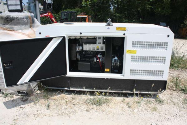 Noleggio Gruppo Elettrogeno Pramac GPW 45Y 5 gruppo-elettrogeno-pramac-GPW-45Y-03
