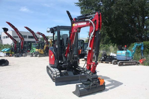 noleggio-yanmar-vio-33-06