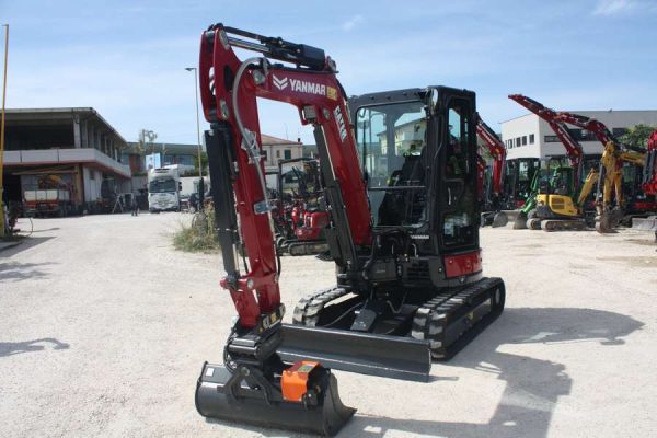 noleggio-yanmar-vio-33-07
