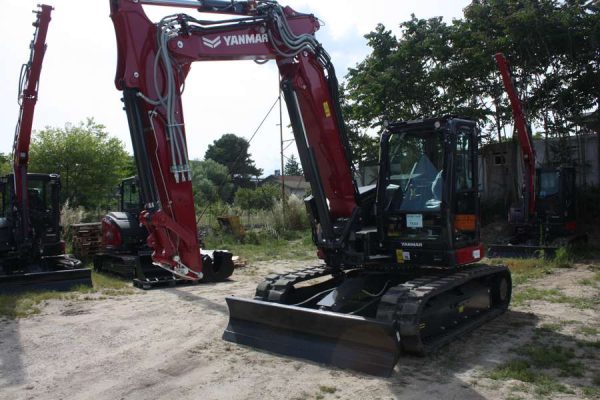 Noleggio Escavatore Yanmar SV100 6 yanmar-sv-100-rosso-04